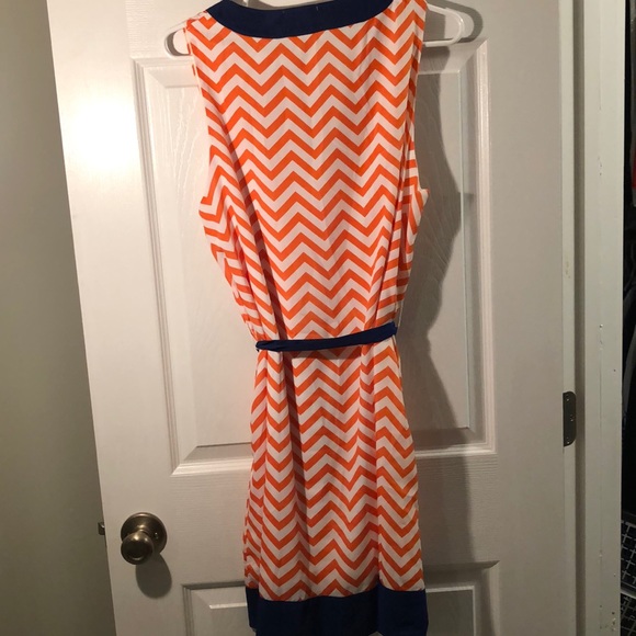 Pattern Dress - Picture 3 of 3